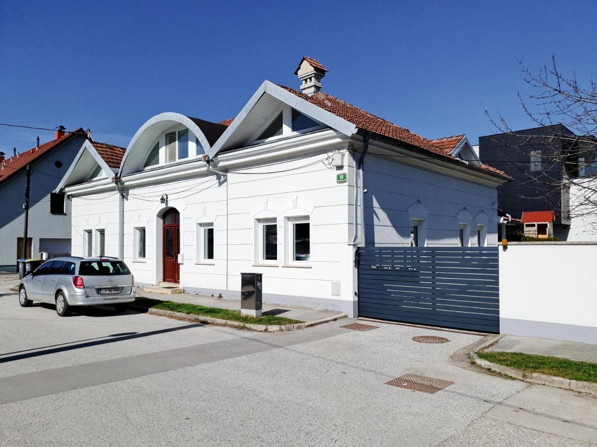 Charming Apartment Mila In Privat House With Free Parking Ljubljana Bagian luar foto